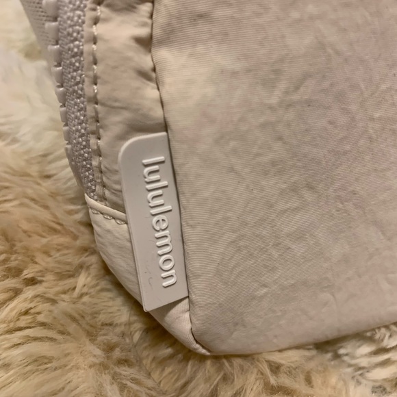 Everywhere Belt Bag - White - Picture 3 of 5